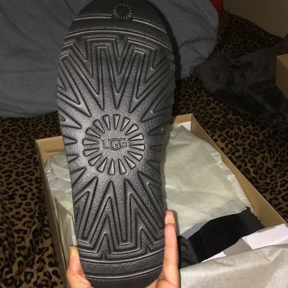 uggs sz 7 - Picture 3 of 8